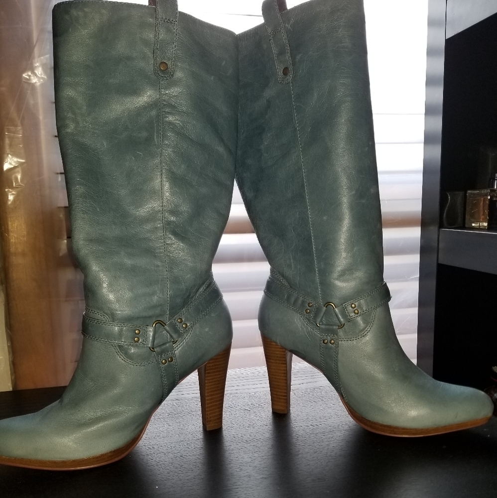 Boots - Picture 7 of 8